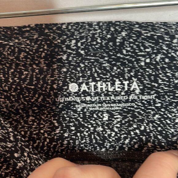 Athleta Ultimate Stash Pocket Textured 7/8 Leggings. Size Small. - Picture 4 of 7